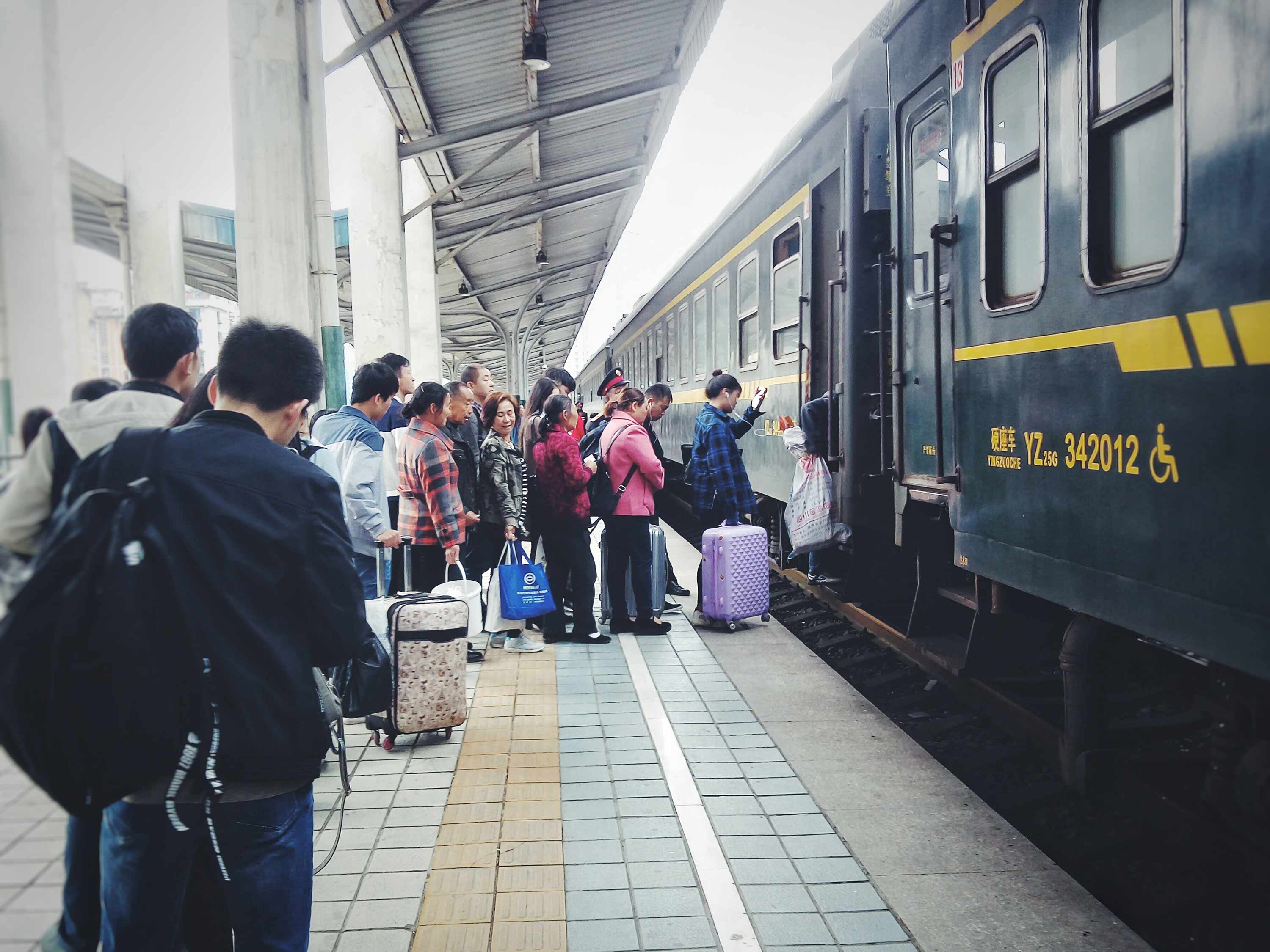 派勤硬件攜手智能機(jī)器人檢修鐵路，科技助力安全春運(yùn)
