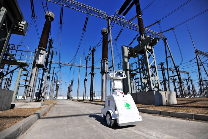 派勤硬件+機(jī)器人巡檢，為電力巡檢插上“新翅膀”