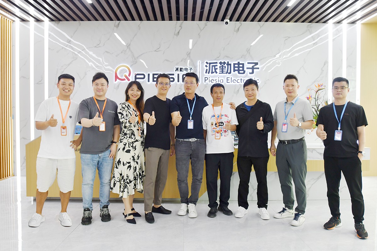 長江商學(xué)院EMBA精英團(tuán)隊(duì)參訪派勤電子，共話創(chuàng)新發(fā)展！